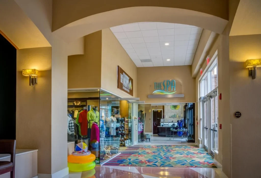 Arched hallway leading to The Shoppe gift store and The Spa entrance at Rosen Centre Hotel