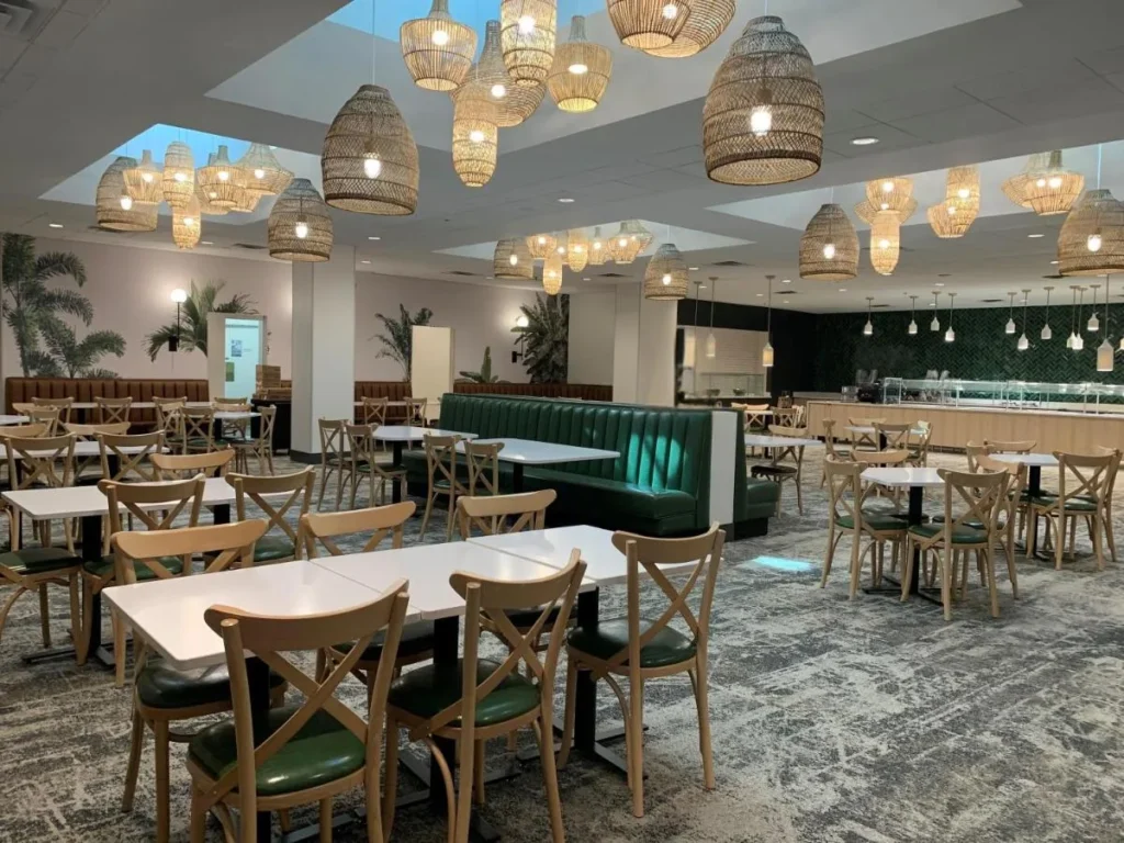Dining room with green booths, rattan lamps and a buffet, DoubleTree at the Entrance to Universal