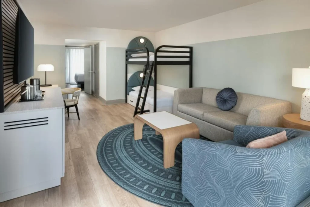 Suite familiar con literas, sof&aacute; y TV en Sheraton Lake Buena Vista