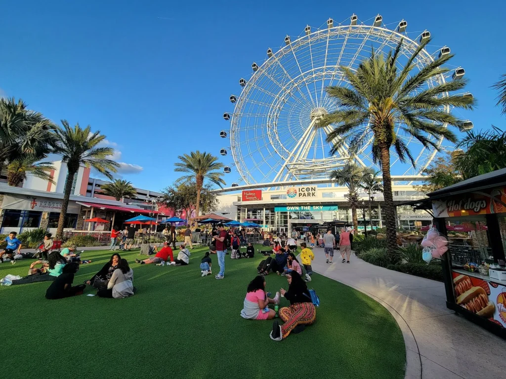 ICON Park y su rueda de observaci&oacute;n en International Drive, Orlando
