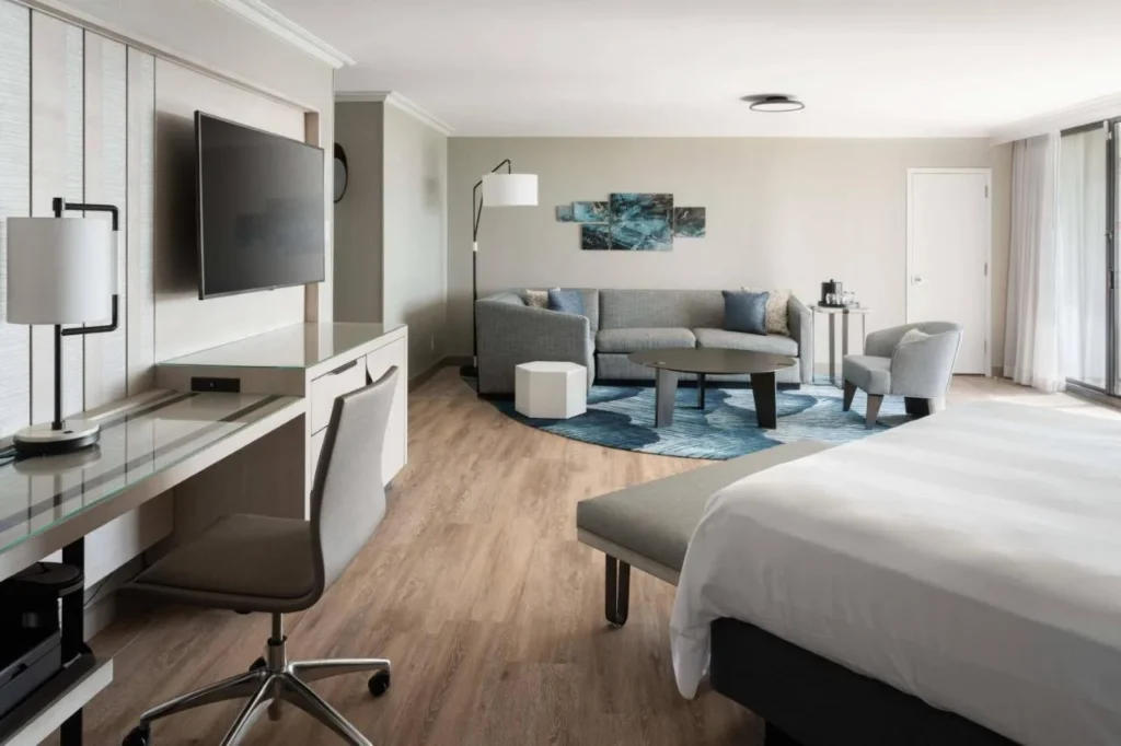 King room with a sitting area, sofa and work desk at Orlando World Center Marriott