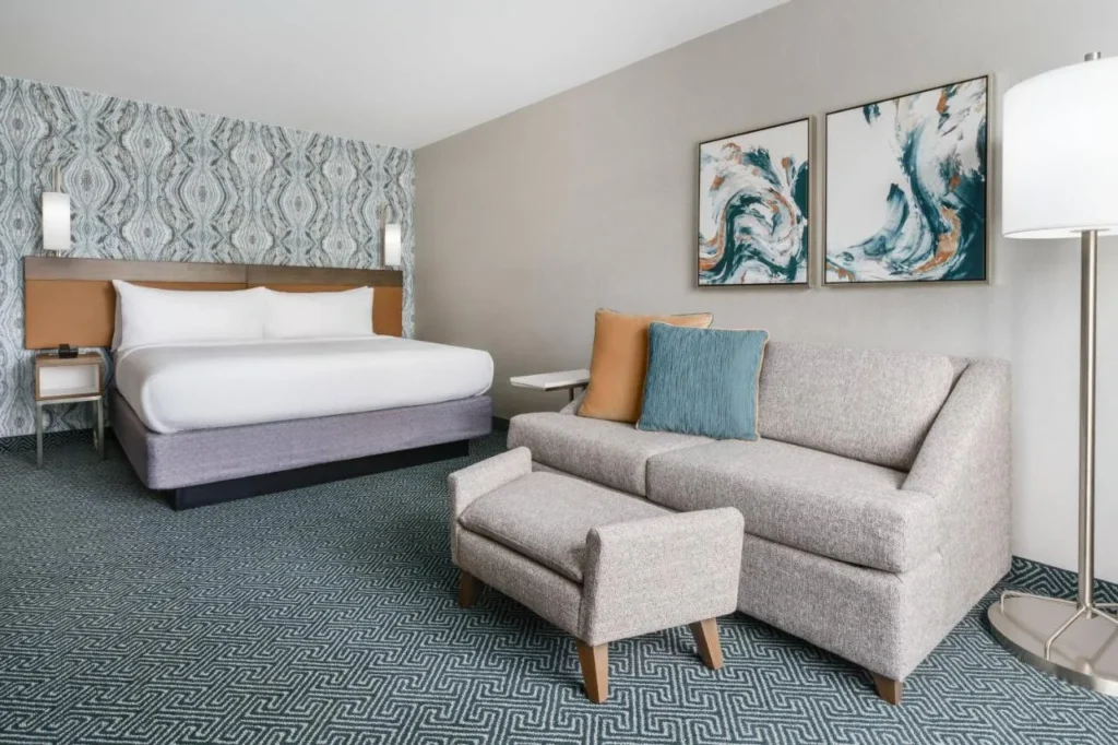 King room with sofa and ottoman at Courtyard by Marriott Orlando Downtown