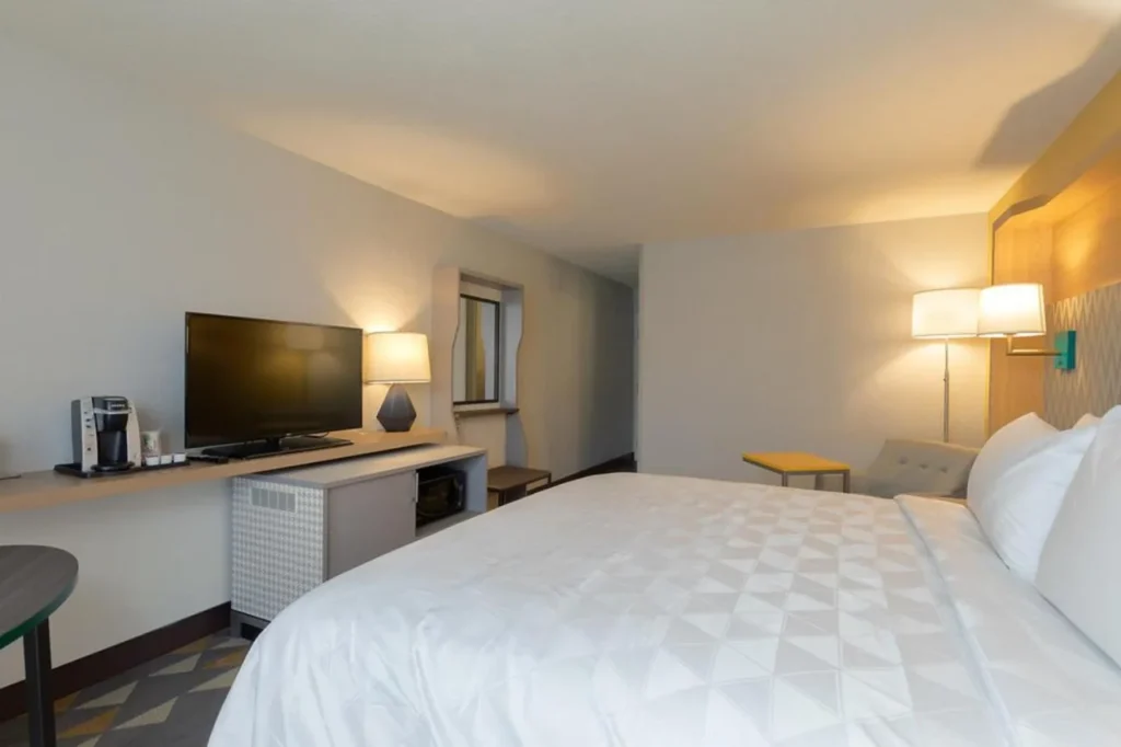 King room with TV and coffee maker at Holiday Inn & Suites Orlando SW Celebration Area