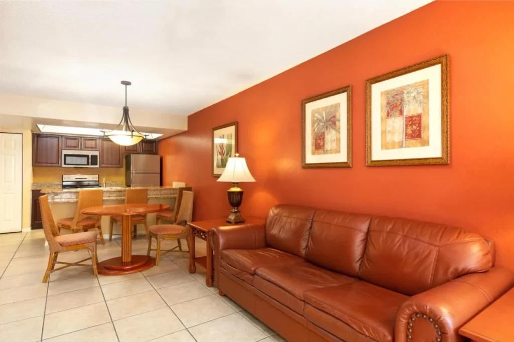 Living area with leather sofa, dining table and open kitchen in a villa at Westgate Vacation Villas