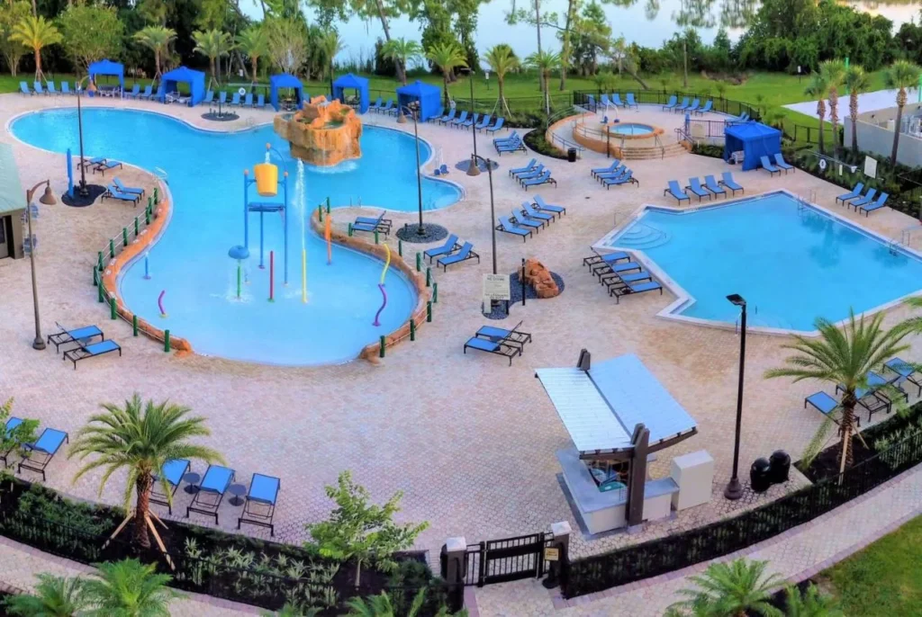 &Aacute;rea de piscina Oasis con piscina principal, piscina de chapoteo y piscina de enfriamiento, Wyndham Lake Buena Vista