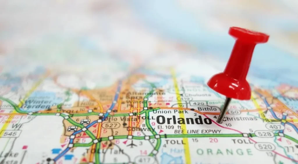 Mapa con un pin que marca Orlando, Florida