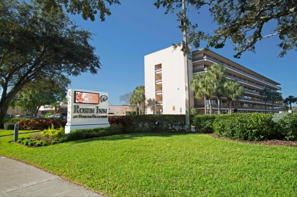Roadside sign, lawn and guest building of Rosen Inn at Pointe Orlando on International Drive