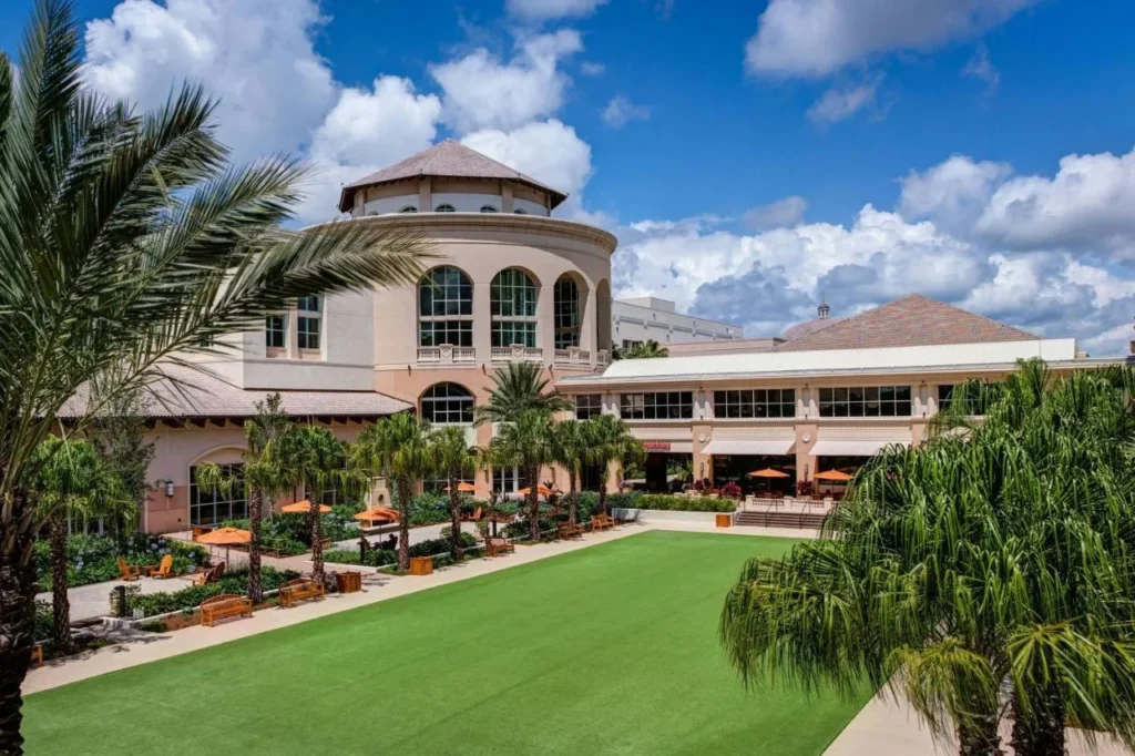 Rotunda building and palm-lined event lawn under blue skies at Gaylord Palms Resort & Convention Center