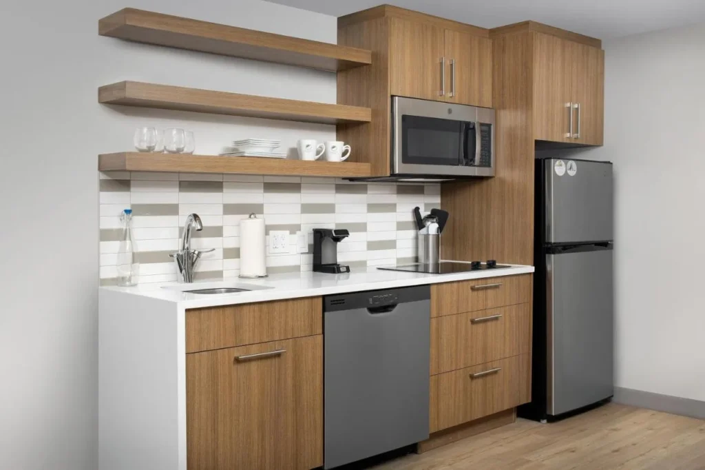 Estudio con cocina, lavavajillas, microondas y nevera en Element Orlando Universal Blvd.