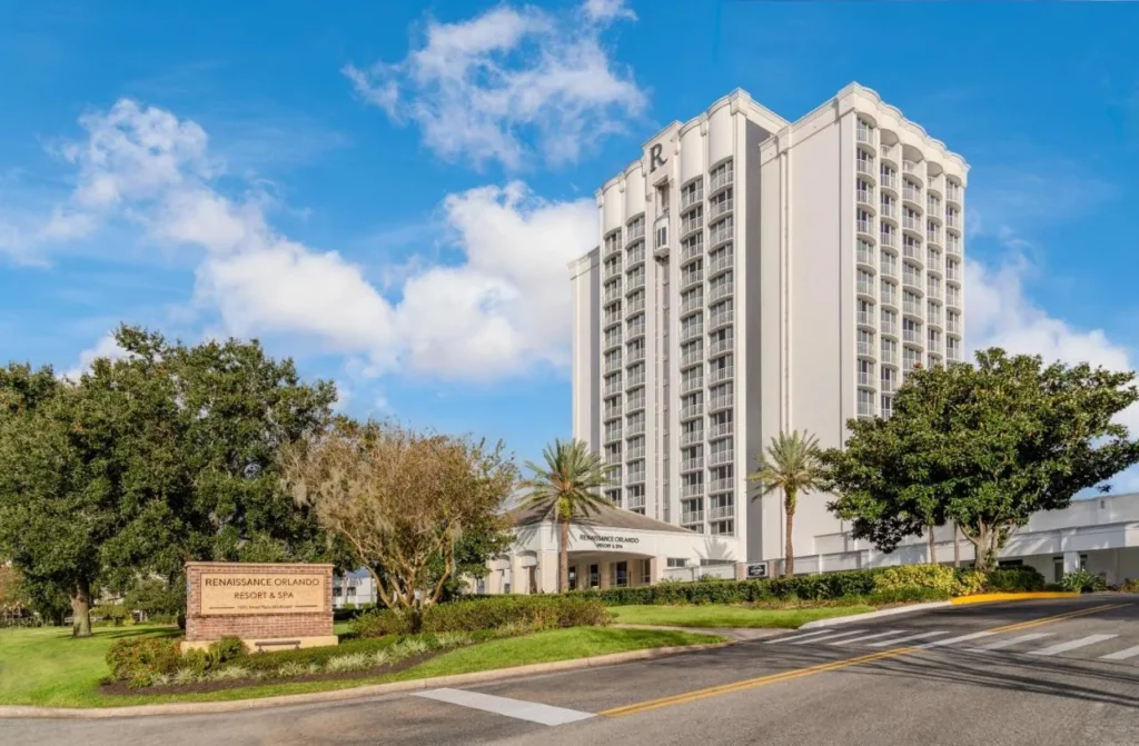 White tower and entrance sign of Renaissance Orlando Resort & Spa on Hotel Plaza Boulevard